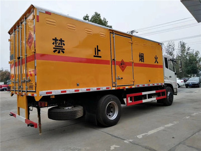 危險品車廠家專業解析 甲醇乙醇酒精廂式與罐式車價格及廠家報價指南